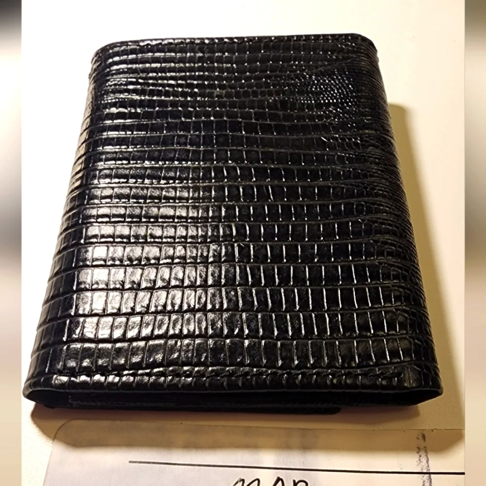 Men's 100% Lizard Shell Cordovan TriFold Wallet.  Black.
